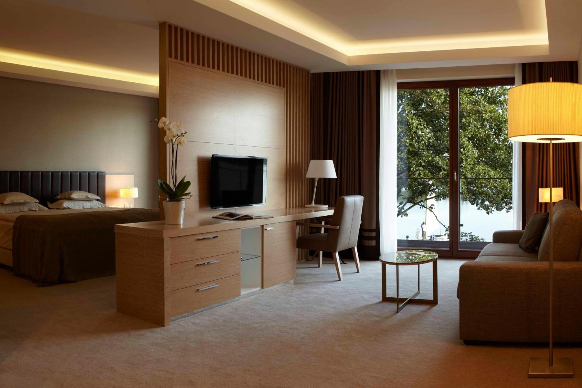 Tiffi Boutique 4*